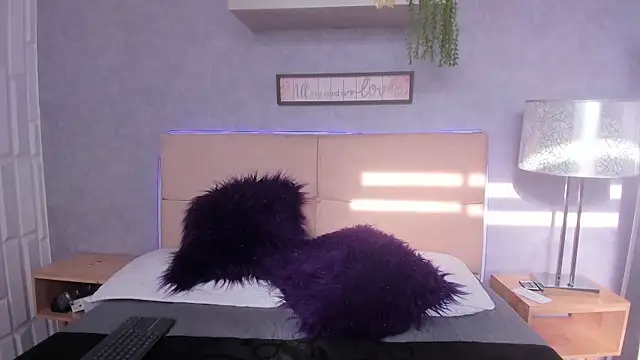 Snapshot of VioletaNova chatting on December 18, 12:44 pm VioletaNova online show from December 18, 12:44 pm