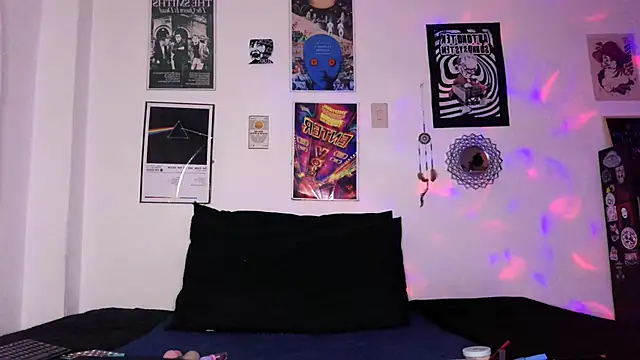 Snapshot of plutonbluemooon333 chatting on October 2, 12:17 am plutonbluemooon333 online show from October 2, 12:17 am