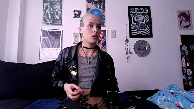 Snapshot of plutonbluemooon333 chatting on October 16, 9:38 pm plutonbluemooon333 online show from October 16, 9:38 pm