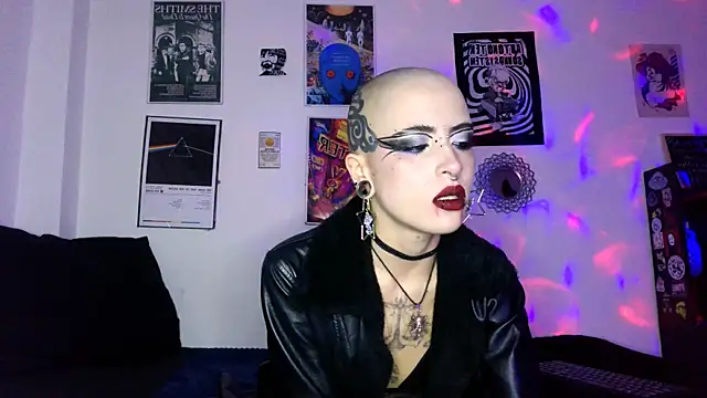 Snapshot of plutonbluemooon333 chatting on October 22, 11:37 pm plutonbluemooon333 online show from October 22, 11:37 pm