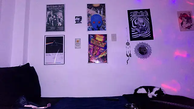 Snapshot of plutonbluemooon333 chatting on October 30, 11:16 pm plutonbluemooon333 online show from October 30, 11:16 pm