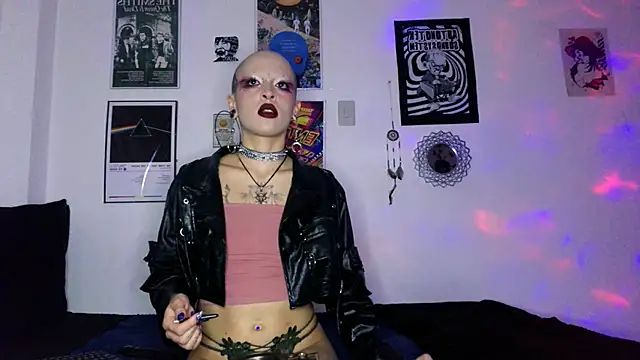 Snapshot of plutonbluemooon333 chatting on November 10, 11:26 pm plutonbluemooon333 online show from November 10, 11:26 pm