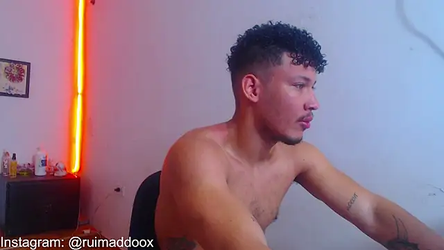 RuiMaddoox online show from February 9, 11:47 am