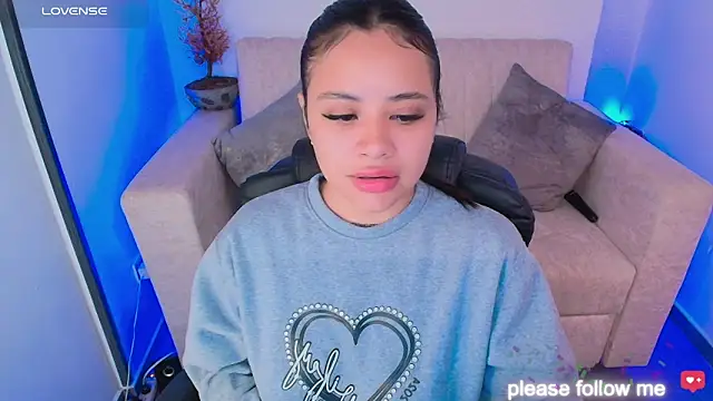 Snapshot of nicemiiaa7_ chatting on February 14, 3:03 am nicemiiaa7 online show from February 14, 3:03 am