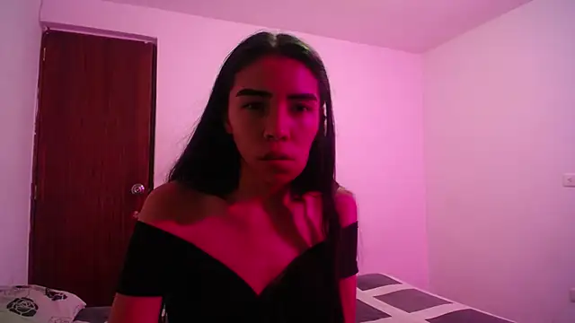 Snapshot of Candy_Grey28 chatting on October 20, 4:24 am Candy Grey28 online show from October 20, 4:24 am