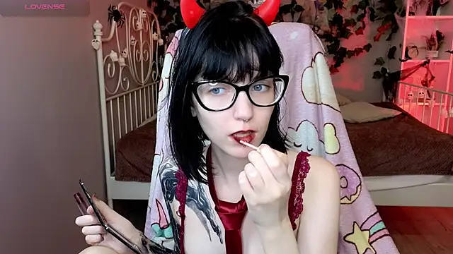 Snapshot of HazelTompson chatting on October 29, 8:32 pm HazelTompson online show from October 29, 8:32 pm