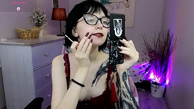 Snapshot of HazelTompson chatting on November 30, 8:35 pm HazelTompson online show from November 30, 8:35 pm