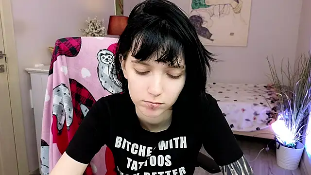 Snapshot of HazelTompson chatting on December 3, 8:40 pm HazelTompson online show from December 3, 8:40 pm