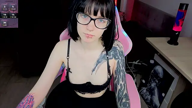 HazelTompson online show from April 10, 12:21 pm