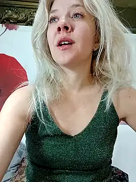 Snapshot of HeronDenni chatting on December 3, 1:02 am HeronDenni online show from December 3, 1:02 am