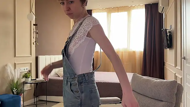 daniellia  online show from February 13, 10:33 am