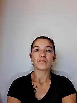 alinaalinutzq online show from November 1, 6:37 am