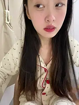 Snapshot of MengMeng0515 chatting on May 1, 10:20 am MengMeng0515 online show from May 1, 10:20 am