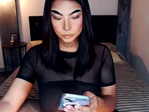 xTrixieMae online show from April 10, 3:45 am