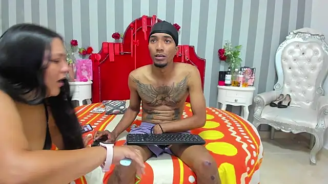 Snapshot of CaroyAndy chatting on April 22, 12:39 pm CaroyAndy online show from April 22, 12:39 pm