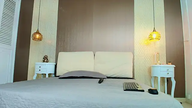 Tiifany Baker online show from January 15, 7:50 pm