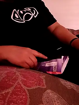 Mroma89six online show from October 31, 12:00 am