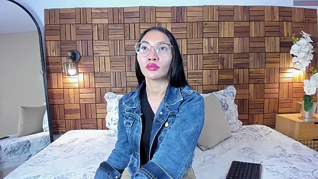 lucyy liiuu online show from October 24, 8:05 pm