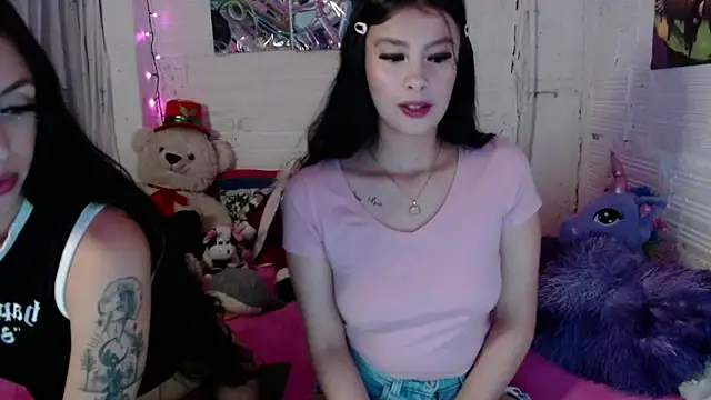Snapshot of Pamelaa_reyess_2 chatting on November 28, 7:33 am Pamelaa reyess 2 online show from November 28, 7:33 am