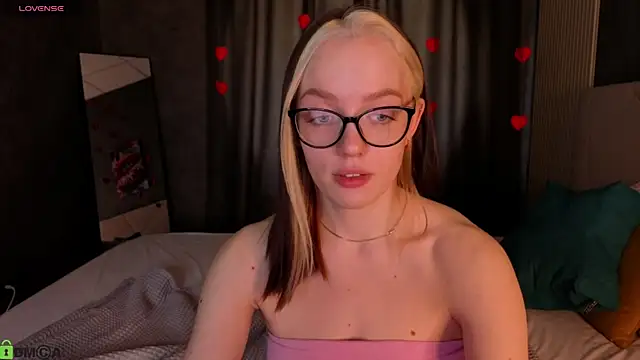 R0cket bunny online show from April 9, 6:19 am