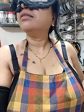 Queen Nightt online show from March 1, 3:30 am