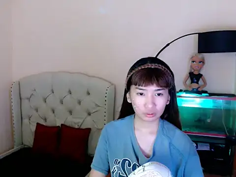 ShantalFoxxy  online show from April 12, 12:15 am