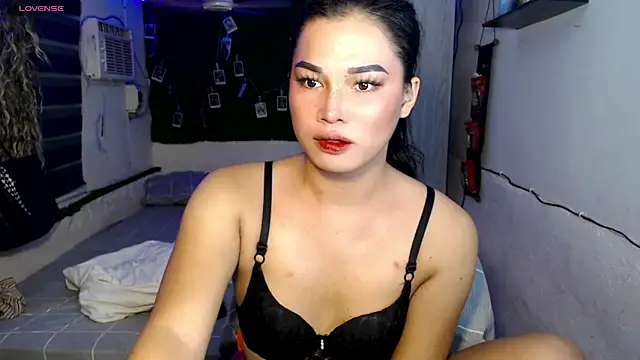 Snapshot of Miss_Chloe69 chatting on October 22, 5:08 am Miss Chloe69 online show from October 22, 5:08 am