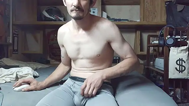 mike42088 online show from April 13, 1:11 am