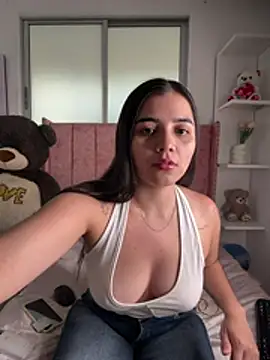 Snapshot of salomecute21 chatting on June 10, 11:31 am salomecute21 online show from June 10, 11:31 am