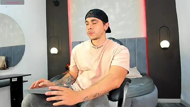 Snapshot of Liam_walk_ chatting on September 24, 10:35 pm Liam walk online show from September 24, 10:35 pm