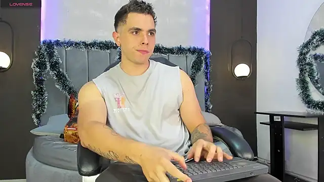 Snapshot of Liam_walk_ chatting on November 21, 10:30 pm Liam walk online show from November 21, 10:30 pm