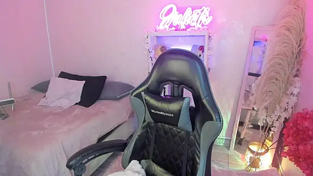 JuliethMoss online show from April 17, 9:07 pm