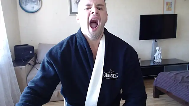 muscle uncut online show from October 15, 8:03 am