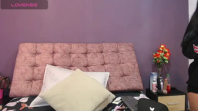 Snapshot of KateWelsin chatting on December 1, 7:41 pm KateWelsin online show from December 1, 7:41 pm