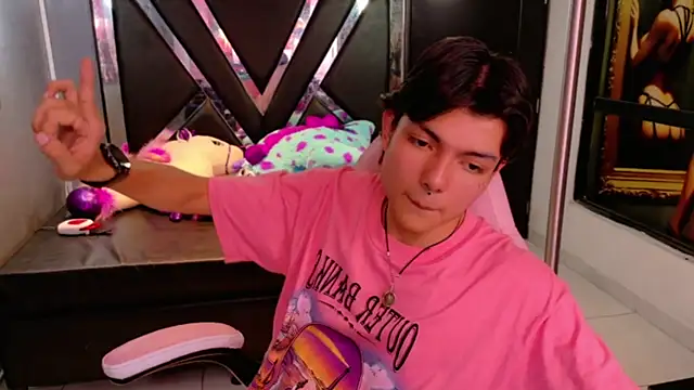 Snapshot of alandelrey57 chatting on September 13, 3:39 am alandelrey57 online show from September 13, 3:39 am