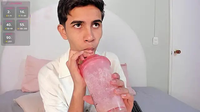 Snapshot of JoshuaSanzz chatting on October 31, 3:40 am JoshuaSanzz online show from October 31, 3:40 am