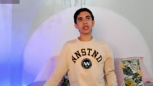 Snapshot of JoshuaSanzz chatting on December 18, 2:28 am JoshuaSanzz online show from December 18, 2:28 am