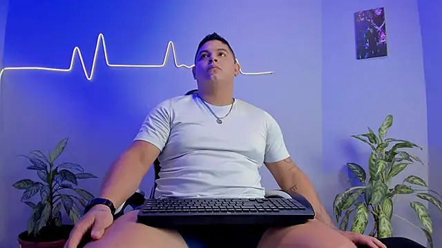 Maximus Steel online show from November 2, 3:36 pm