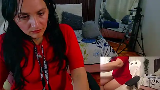 Snapshot of kataleya_29 chatting on December 2, 5:52 pm kataleya 29 online show from December 2, 5:52 pm