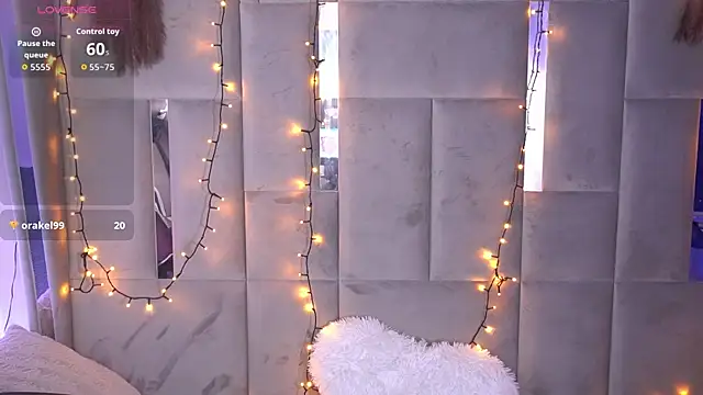 EliseVelour online show from April 2, 12:36 pm