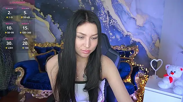 EliseVelour online show from April 7, 12:05 pm