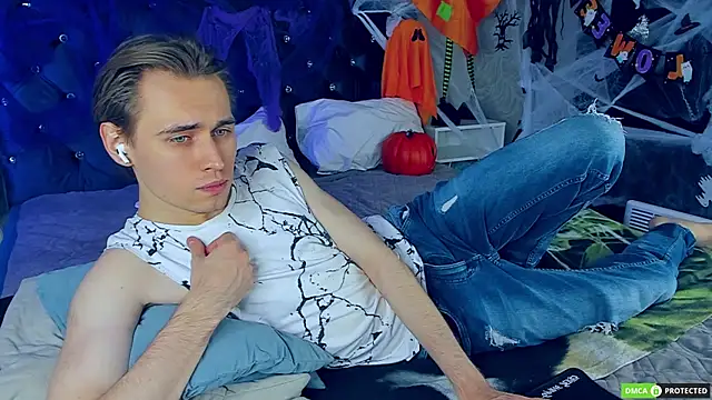 WilliamDyson online show from October 19, 4:02 am