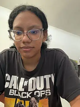Snapshot of Valen1800 chatting on May 6, 7:52 pm Valen1800 online show from May 6, 7:52 pm