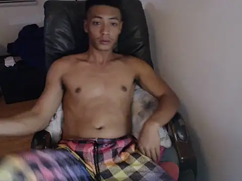 Snapshot of Asian_gregor chatting on May 21, 7:15 am Asian gregor online show from May 21, 7:15 am