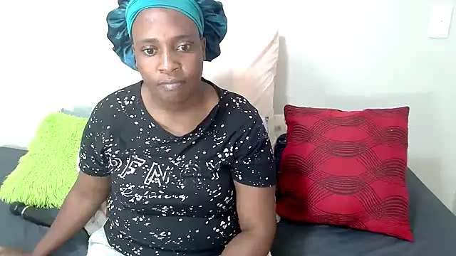 Snapshot of QueenRomaxx1 chatting on October 19, 12:39 pm QueenRomaxx1 online show from October 19, 12:39 pm