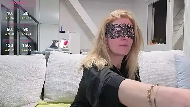 Snapshot of bellemasquer chatting on December 2, 10:05 pm bellemasquer online show from December 2, 10:05 pm