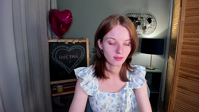 Snapshot of Madelaineses chatting on October 5, 10:46 am Madelaineses online show from October 5, 10:46 am