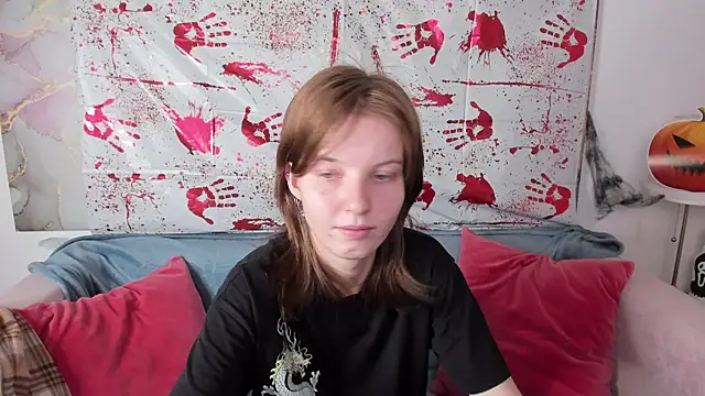 Snapshot of Madelaineses chatting on October 25, 9:06 am Madelaineses online show from October 25, 9:06 am