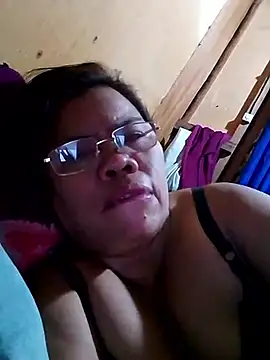 Snapshot of Huge_mama69 chatting on September 10, 7:41 am Huge mama69 online show from September 10, 7:41 am