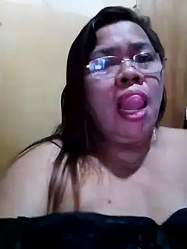 Snapshot of Huge_mama69 chatting on September 15, 7:36 pm Huge mama69 online show from September 15, 7:36 pm